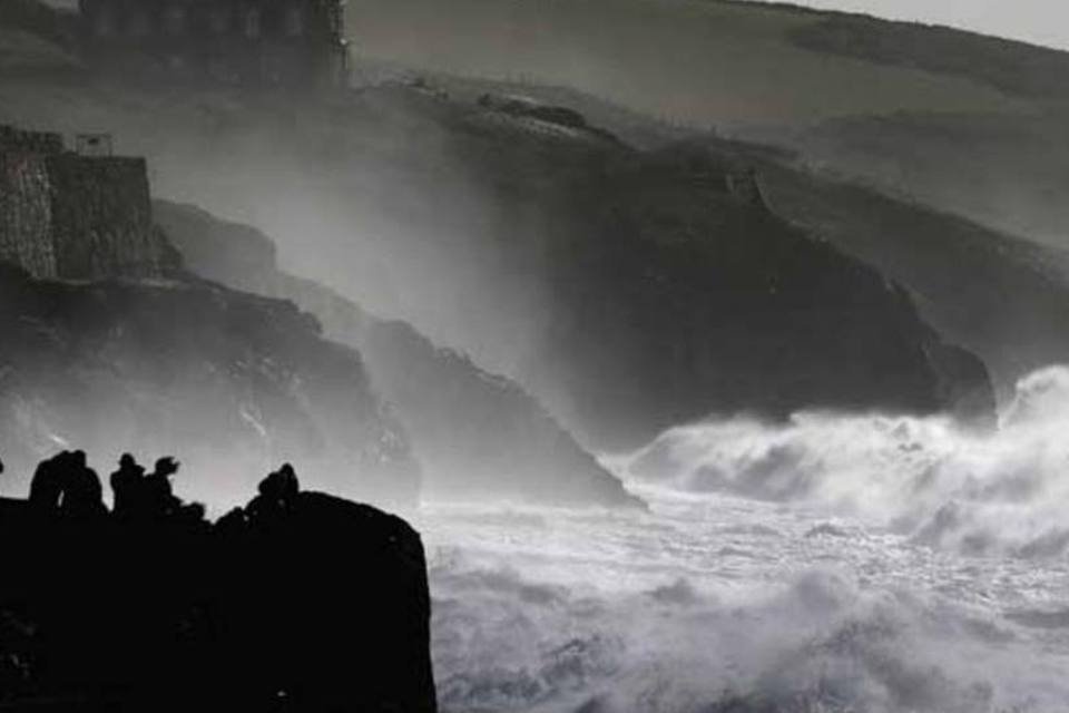 Inglaterra e Gales estão em alerta pela chegada de ventos