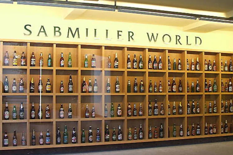 
	SABMiller: desempenho financeiro ficou em linha com as expectativas, mas observou que a desvaloriza&ccedil;&atilde;o de algumas moedas contra o d&oacute;lar prejudicou seus resultados
 (Wikipedia)
