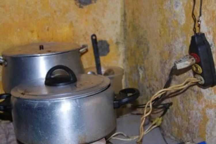
	Panelas em fog&atilde;o improvisado dentro de cela do Complexo de Pedrinhas:&nbsp;CNBB destaca a fal&ecirc;ncia do sistema carcer&aacute;rio e cobra uma reforma urgente nos pres&iacute;dios
 (Divulgação/MInistério Público do Maranhão)