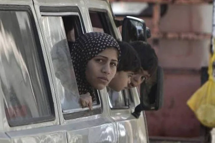 
	Fam&iacute;lias palestinas: ofensiva na Faixa de Gaza se mant&eacute;m com menor intensidade
 (Mahmud Hams/AFP)