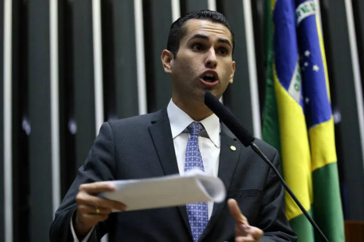 
	Domingos Neto: pela proposta, o plebiscito deveria ser realizado em at&eacute; 90 dias da data de promulga&ccedil;&atilde;o da lei
 (Câmara dos Deputados)