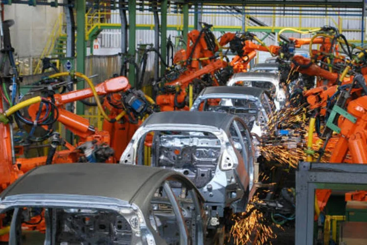 
	Linha de produ&ccedil;&atilde;o na f&aacute;brica da Ford: a empresa registrou perda de US$ 400 milh&otilde;es por causa da desvaloriza&ccedil;&atilde;o de moedas de pa&iacute;ses sul-americanos
 (Julia Carvalho/EXAME.com)