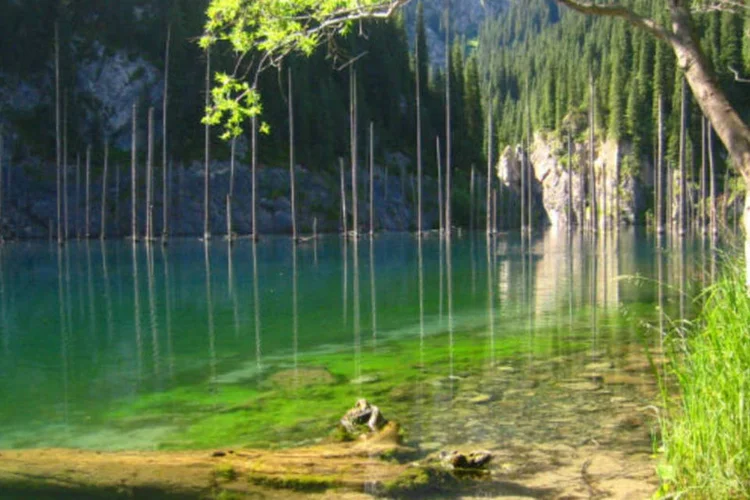 Lago no Cazaquistão: "é um país único, com estepes, grandes montanhas e vários tipos de clima", disse embaixador do Cazaquistão na Espanha (Jonas Satkauskas/Wikimedia Commons)