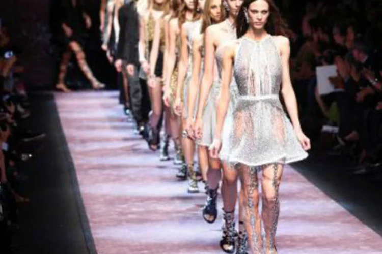 Criações de Paco Rabanne: roupas foram desenhadas inicialmente para desfiles e utilizados em peças de teatro e ópera (Pierre Verdy/AFP)