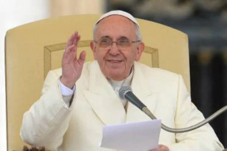 O papa Francisco durante sua tradicional audiência geral de quarta: Vaticano participa da conferência de paz sobre a Síria que começou nesta quarta (Andreas Solaro/AFP)