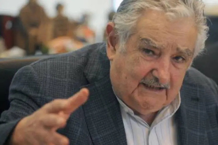 
	Jos&eacute; Mujica: a modelo lembrou que Mujica&nbsp;&quot;&eacute; como &eacute;, muito simples, evita bastante o protocolo e a seguran&ccedil;a, e por isso &eacute; de mais f&aacute;cil acesso que outros presidentes&quot;
 (Miguel Rojo/AFP)