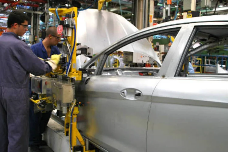 
	Linha de produ&ccedil;&atilde;o da Ford, em S&atilde;o Bernardo do Campo: Anfavea projeta queda entre 5% e 6% nos licenciamentos
 (Julia Carvalho/EXAME.com)