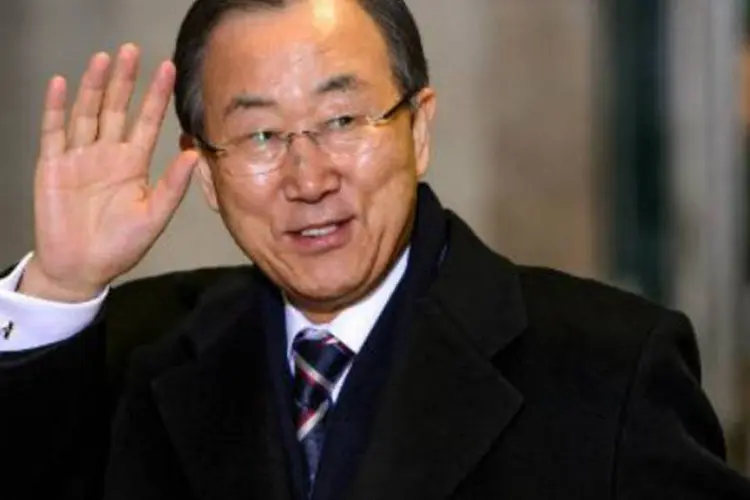 O secretário-geral da ONU, Ban Ki-Moon, acena ao chegar em Genebra: Ban Ki-moon precisou se retratar e retirar no último minuto o convite feito ao Irã (Fabrice Coffrini/AFP)