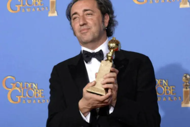
	Paolo Sorrentino com seu Globo de Ouro, ap&oacute;s vit&oacute;ria de A Grande Beleza&quot; como melhor filme estrangeiro: diretor dever&aacute; concorrer agora ao Oscar
 (NBC via Getty Images)
