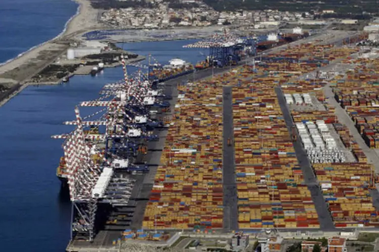O porto da cidade de Gioia Tauro, na Itália: operação faz parte do plano idealizado pela Organização para a Proibição das Armas Químicas (Alessandro Bianchi/Files/Reuters)