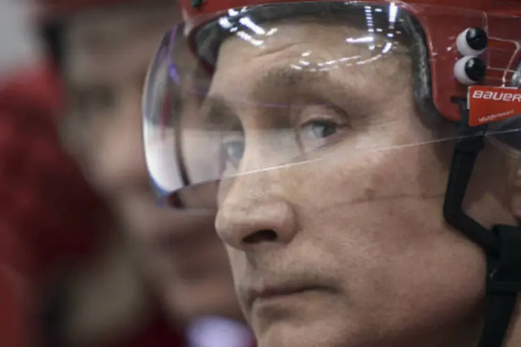 
	O presidente russo, Vladimir Putin, durante partida de h&oacute;quei: &quot;Jogos transcorrer&atilde;o sem discrimina&ccedil;&atilde;o a ningu&eacute;m&quot;, disse Putin
 (Alexei Nikolskiy/RIA Novosti/Kremlin/Reuters)