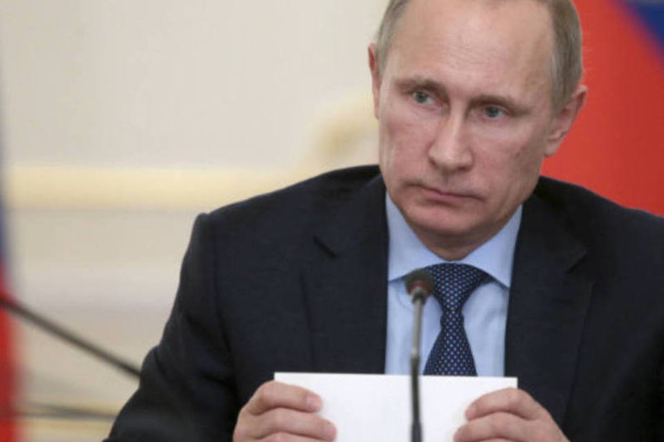 Putin espera por países capazes de contribuir para paz síria