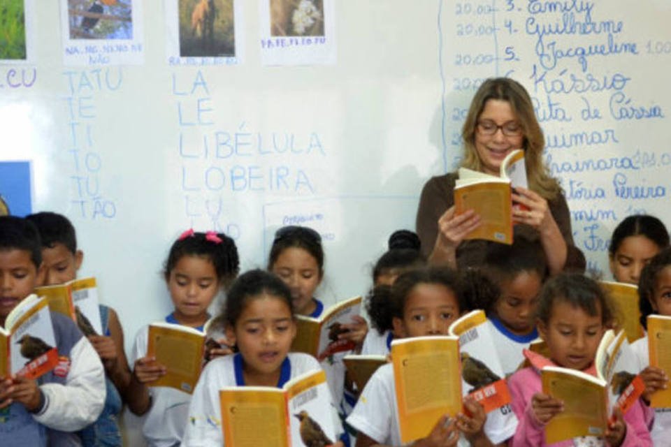 Professora em núcleo rural desenvolve material adaptado