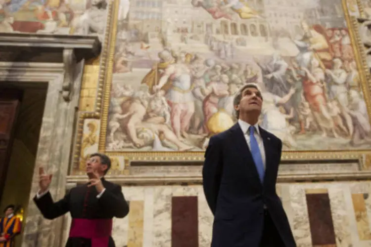 O secretário de Estado americano, John Kerry, durante visita ao Vaticano: Kerry se reuniu com o secretário de Estado vaticano, Pietro Parolin (Pablo Martinez Monsivais/Pool/Reuters)