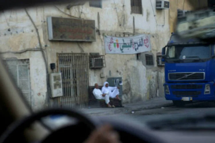 Rua na cidade de Al Awamiya, na Arábia Saudita: agressores abriram fogo ontem à noite contra o veículo da embaixada da Alemanha (The Washington Post/Getty Images)