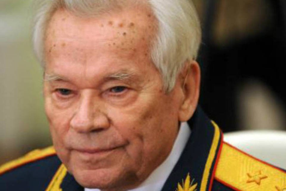 
	Mikhail Kalashnikov: Kalashnikov faleceu no m&ecirc;s passado, aos 94 anos
 (Natalia Kolesnikova/AFP)