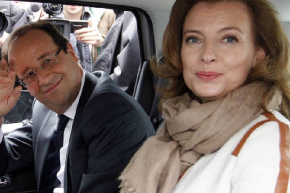 Após alta, futuro de companheira de Hollande é incerto