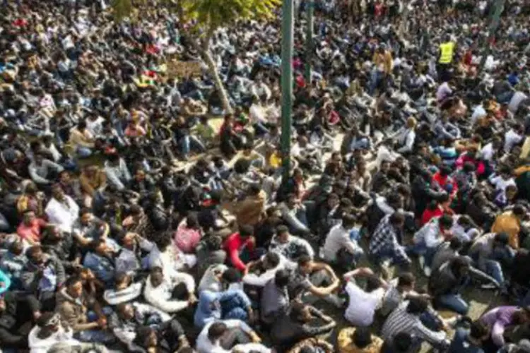Milhares de africanos protestam em Tel Aviv: este é o quarto dia de mobilização contra a política de imigração do governo (Jack Guez/AFP)