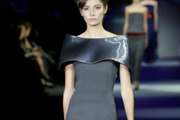Modelo desfila durante apresentação da coleção Privé, de Giorgio Armani: no desfile, serão apresentadas roupas, acessórios e jóias (FilmMagic/Getty Images)