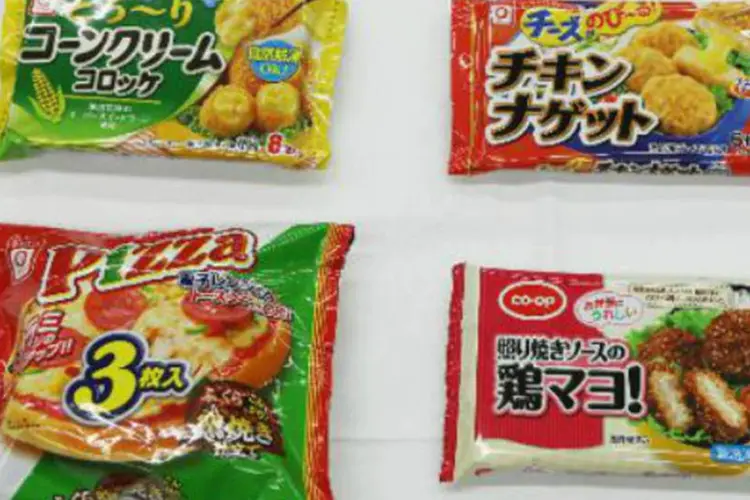Produtos congelados: clientes detectaram um odor estranho em alimentos, sobretudo em croquetes e pizzas (Jiji Press/AFP)