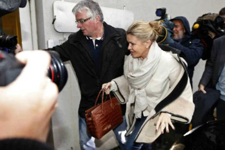 Corinna Schumacher (C), mulher de Michael: "é importante, para mim, que vocês deixem os médicos e o hospital tranquilos", disse (Charles Platiau/Reuters)