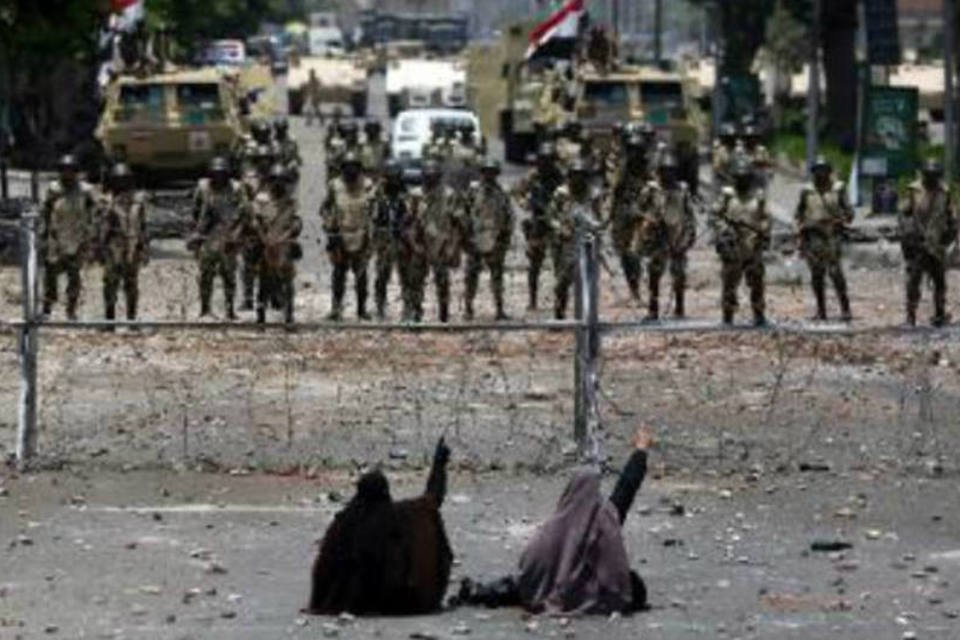 Polícia entra em confronto com manifestantes no Egito