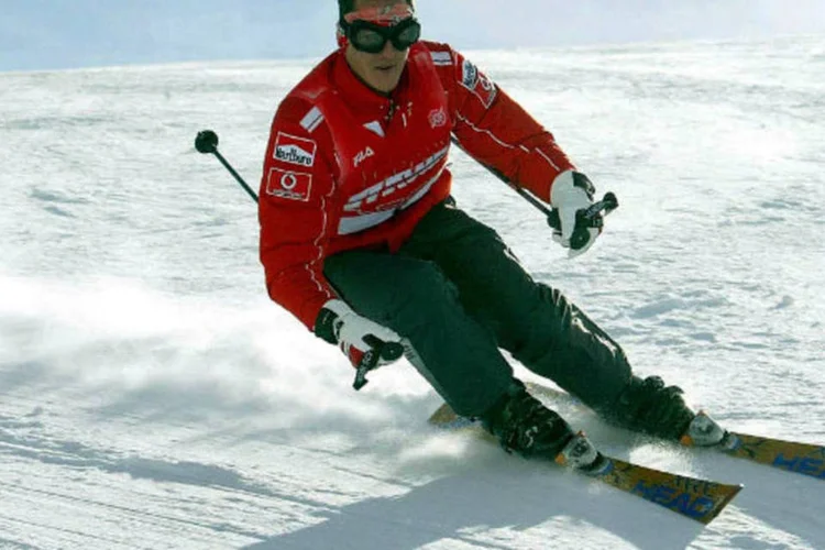
	Michael Schumacher enquanto esquiava em 2004:&nbsp;Mick, de 14 anos, prestou depoimento no hospital universit&aacute;rio de Grenoble
 (Reuters)