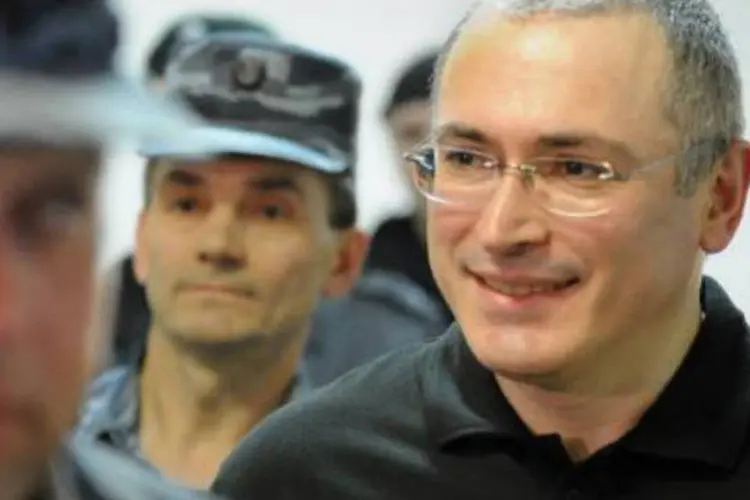 
	O ex-magnata do petr&oacute;leo e opositor russo Mikhail Khodorkovsky: o governo Su&iacute;&ccedil;o anunciou que lhe concederia um passaporte
 (Alexander Nemenov/AFP)