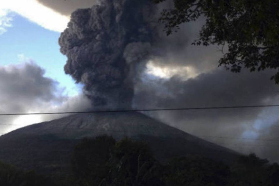 Vulcão entra em erupção em El Salvador