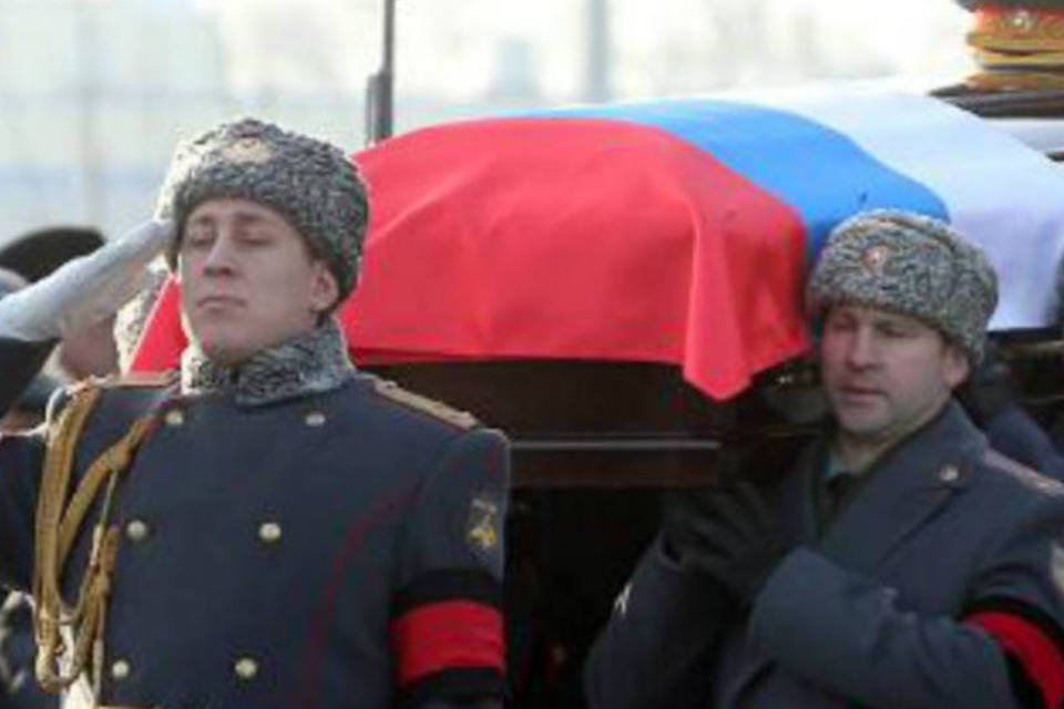 Kalashnikov é sepultado com honras na presença de Putin