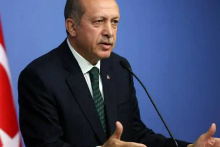 
	Primeiro-ministro turco Recep Tayyp Erdogan: na noite de quarta-feira, Erdogan nomeou dez novos ministros, o que representa mais de metade das pastas
 (Adem Altan/AFP)