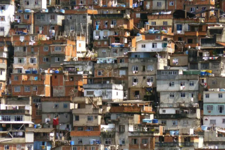
	Favela no Rio de Janeiro: a estimativa da prefeitura &eacute; que pelo menos 13 mil metros quadrados da comunidade sejam pintados nas cores verde, amarelo, azul e laranja
 (Wikimedia Commons)