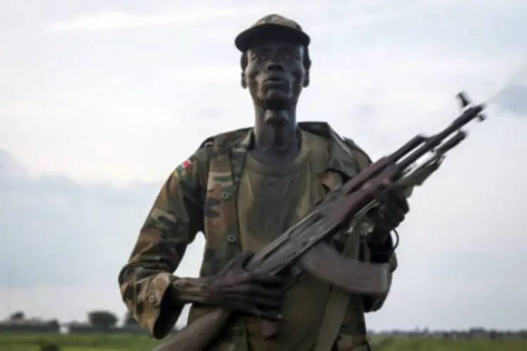 
	Militar no Sud&atilde;o do Sul: o&nbsp;conflito eclodiu em 15 de dezembro e j&aacute; deixou centenas de mortos
 (AFP/Getty Images)