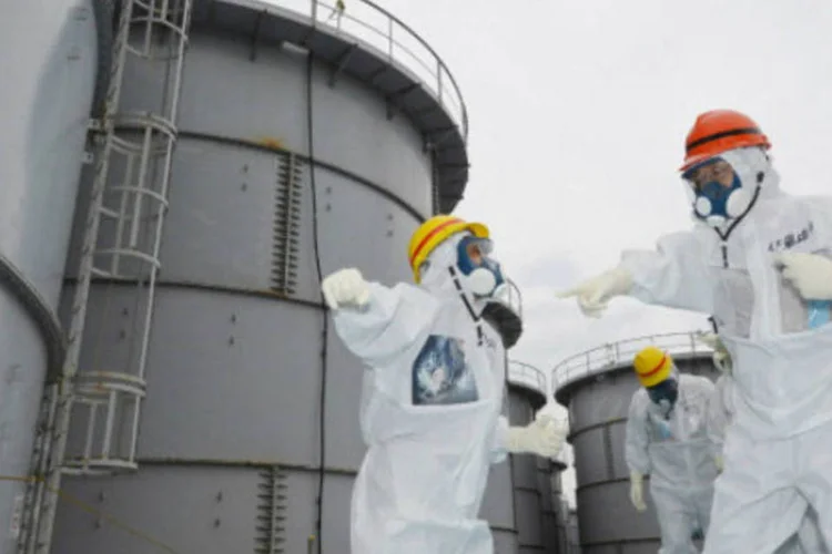 
	Inspetores em Fukushima: a Tepco acredita que a &aacute;gua contaminada que vazou de uma das &aacute;reas afetadas n&atilde;o p&ocirc;de chegar ao mar
 (Getty Images)