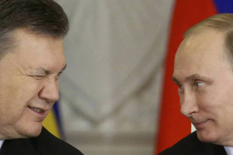 Presidente ucraniano, Viktor Yanukovich (e), com seu colega russo, Vladimir Putin: "não há nenhuma contradição com a integração (europeia)", disse (Sergei Karpukhin/Files/Reuters)