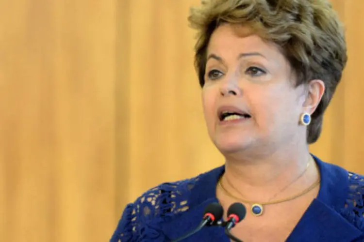 
	Dilma Rousseff durante discurso: &quot;ser&aacute; permanente a desonera&ccedil;&atilde;o da tributa&ccedil;&atilde;o sobre a folha de pagamento&quot;, disse
 (AFP/Getty Images)