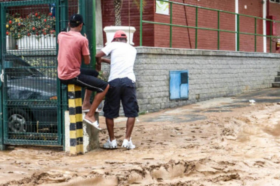 Continuam as buscas por vítima de deslizamento em MG