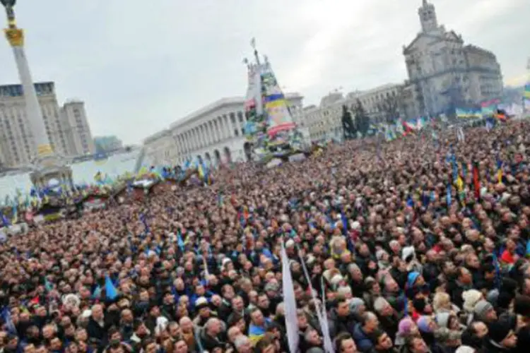 Partidários pró-europeus manifestam em Kiev: União Europeia anunciou suspensão das negociações para a assinatura de um acordo de associação com a Ucrânia (.)