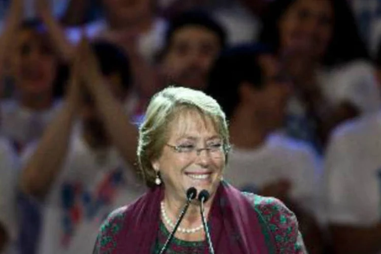A candidata à presidência do Chile, Michelle Bachelet: chilenos voltarão às urnas quatro semanas após o primeiro turno, quando Bachelet venceu (Martin Bernetti/AFP)