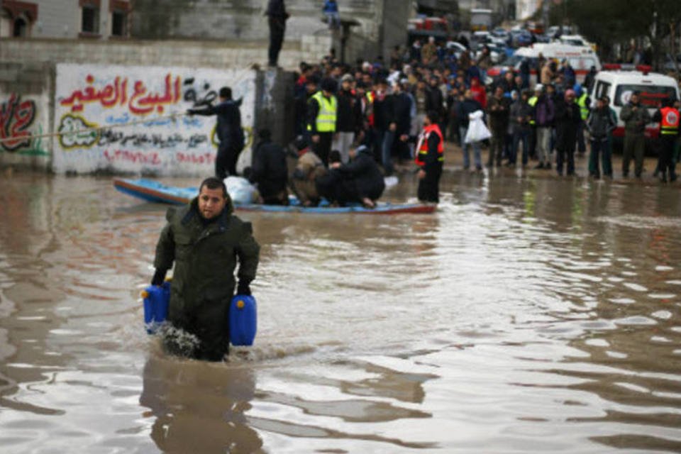 Temporal castiga Faixa de Gaza e piora situação humanitária