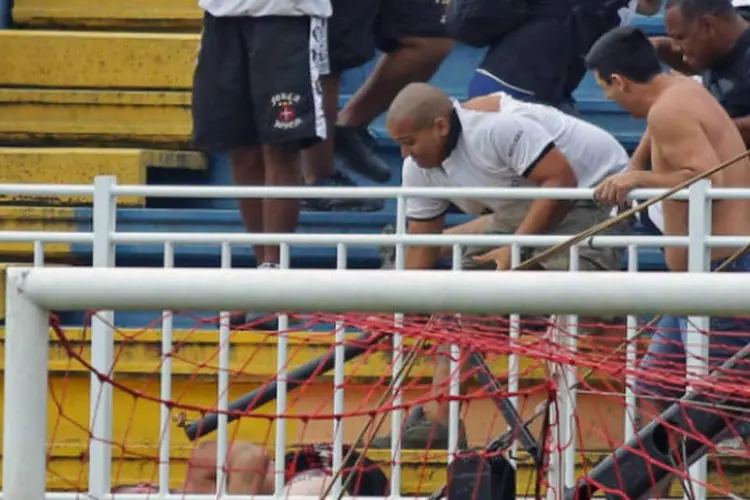 
	Torcedores do Vasco atacam torcedor do Atl&eacute;tico Paranaense: puni&ccedil;&atilde;o &eacute; consequ&ecirc;ncia da briga contra os torcedores do Vasco no &uacute;ltimo domingo, na Arena Joinville
 (Getty Images)