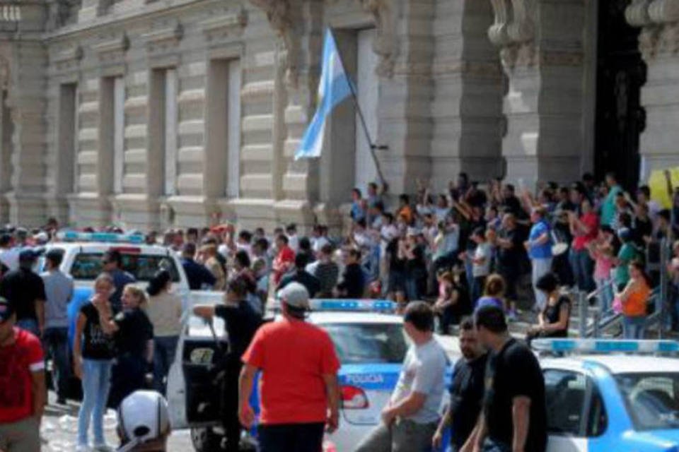 Saques em meio à greve policial na Argentina deixam 7 mortos