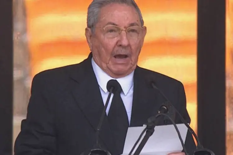 O presidente de Cuba, Raúl Castro: "recordo sua estreita amizade com Fidel", disse Castro em referência a seu irmão Fidel (SABC via Reuters TV)