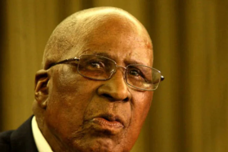 Andrew Mlangeni, ex-companheiro de Nelson Mandela na prisão: "não resta dúvida de que Mandela sorri ao ver a nação unida", disse (Getty Images)