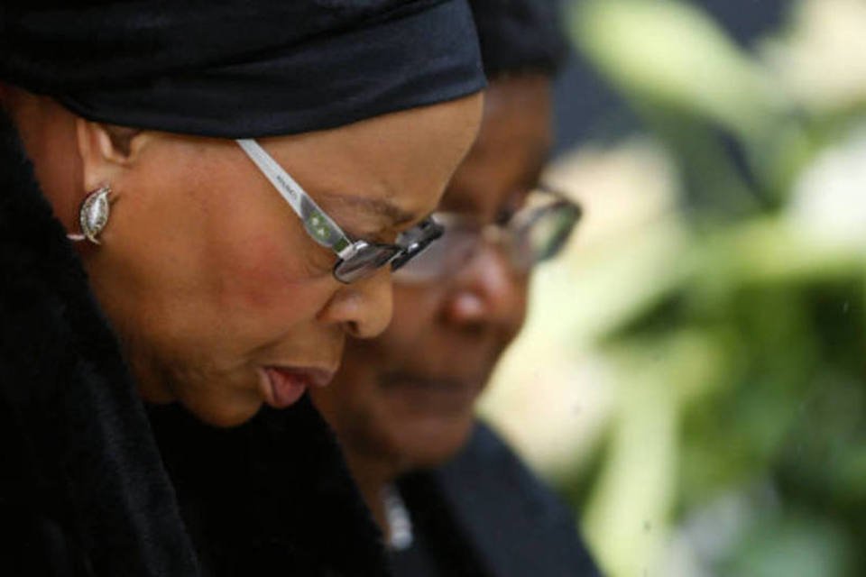 Viúva de Mandela chega para cerimônia em homenagem ao líder