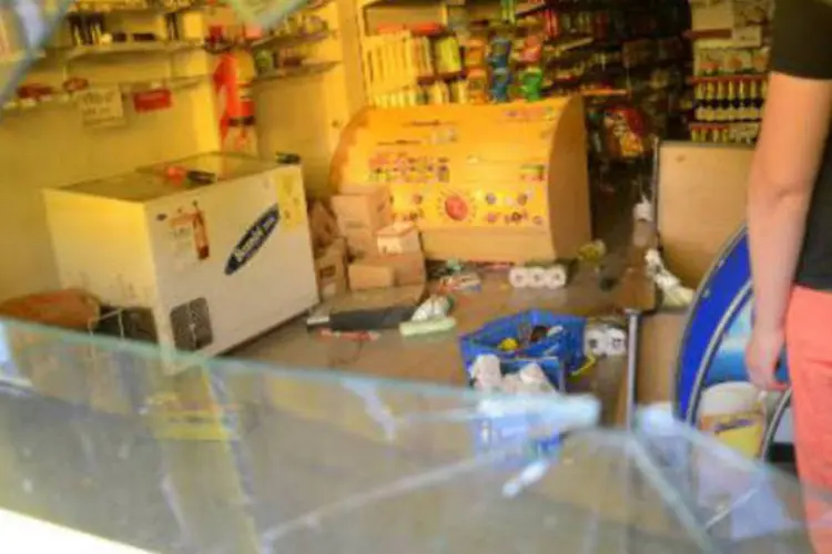 
	Supermercado saqueado em C&oacute;rdoba, na Argentina: protesto provocou uma onda de saques, j&aacute; que a pol&iacute;cia se recusou a patrulhar as ruas
 (Irma Montiel/AFP)