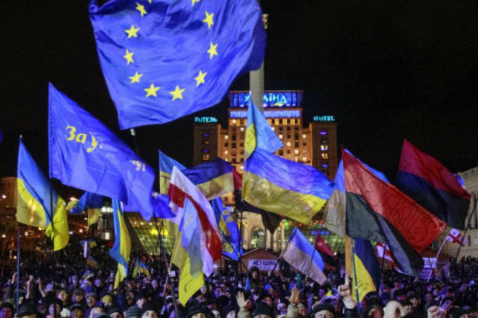 Polícia dispersa manifestantes em Kiev