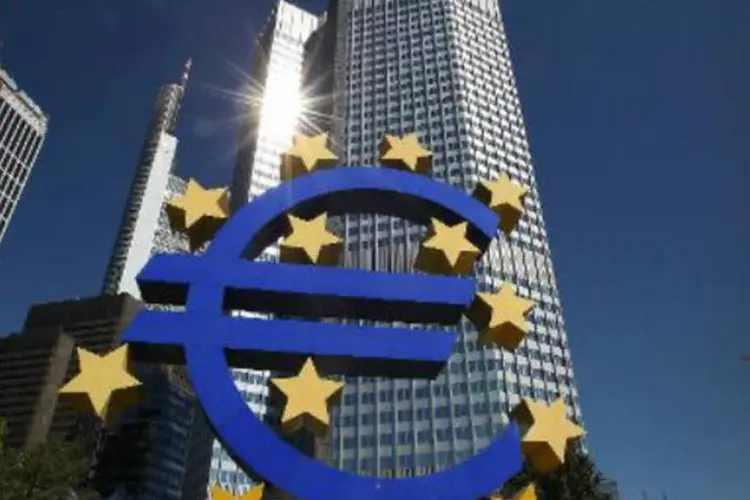
	Euro: &iacute;ndice que mede a confian&ccedil;a na zona do euro caiu para 8,0, ante 9,3 em novembro, aqu&eacute;m da expectativa em pesquisa
 (Daniel Roland/AFP)