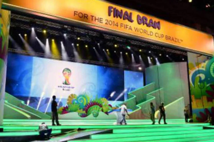 
	Palco onde aconteceu sorteio da Copa do Mundo: a Inglaterra comp&otilde;e o chamado &quot;Grupo da Morte&quot; da Copa do Mundo de 2014
 (Vanderlei Almeida/AFP)