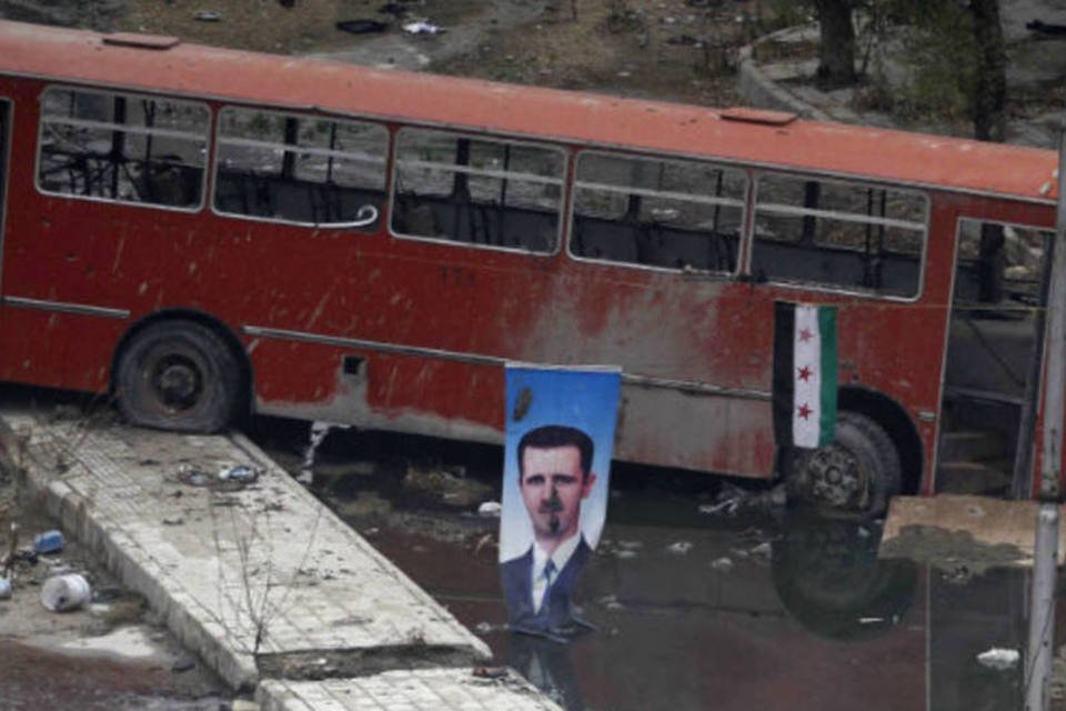 Assad liderará período transitório, diz regime sírio